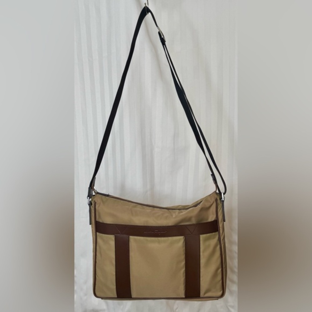 Authentic Salvatore Ferragamo messenger bag - Picture 1 of 14